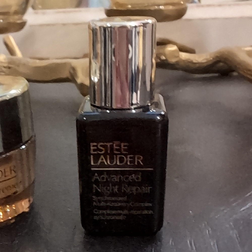 Estee Lauder Re-nutriv, Revitalizing Supreme, Advanced Night Repair - Picture 8 of 10